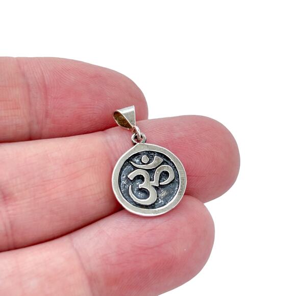 Estate Sterling Silver 925 Om Ohm Meditation Pendant - Picture 1 of 7
